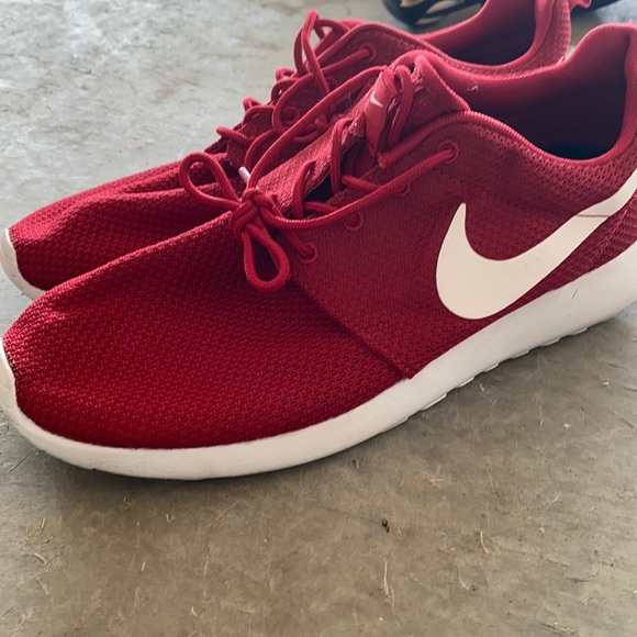 Nike shoes - Picture 1 of 3